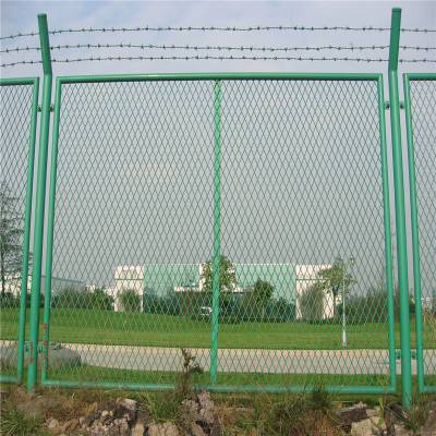 公路護(hù)欄網(wǎng)、公園隔離柵與圍墻鐵絲網(wǎng) 安全防護(hù)網(wǎng)的多樣應(yīng)用